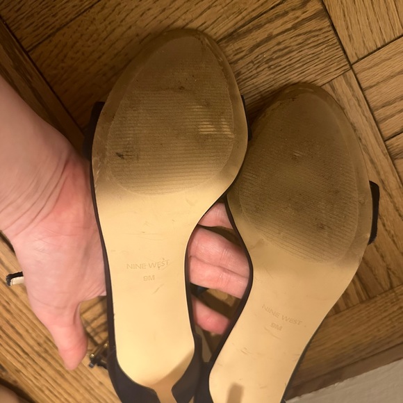 Brand new Nine West navy 4” stilettos. Size 9 - Picture 4 of 8